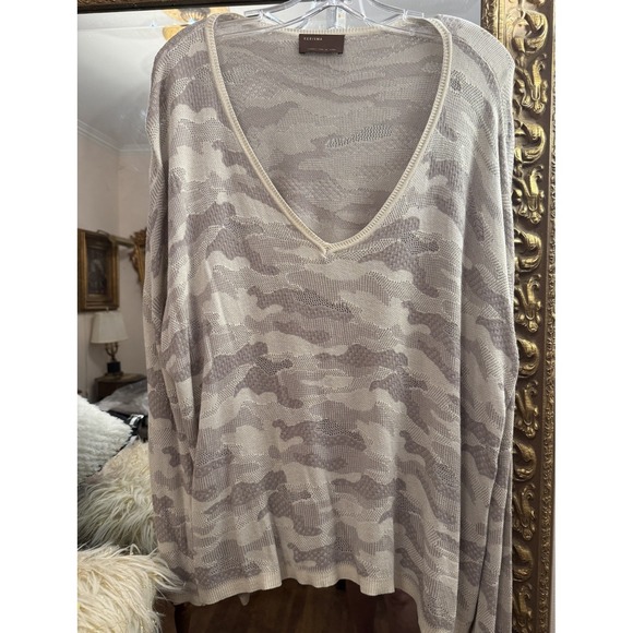 Kerisma Sweaters - Kerisma Camo Print Vneck Lightweight Dolman Sleeve Sweater Womens Size M/L